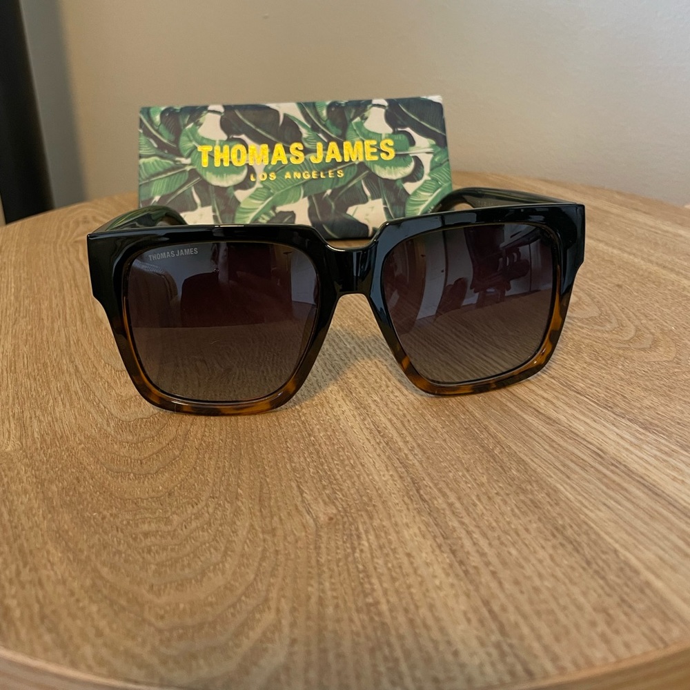 Thomas James “Buh Bye Paparazzi” sunglasses in color Chocolate